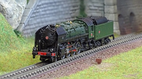Arnold hn2483s locomotive - hn2483s,