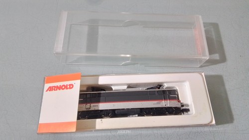 Arnold 2487 locomotive - n,